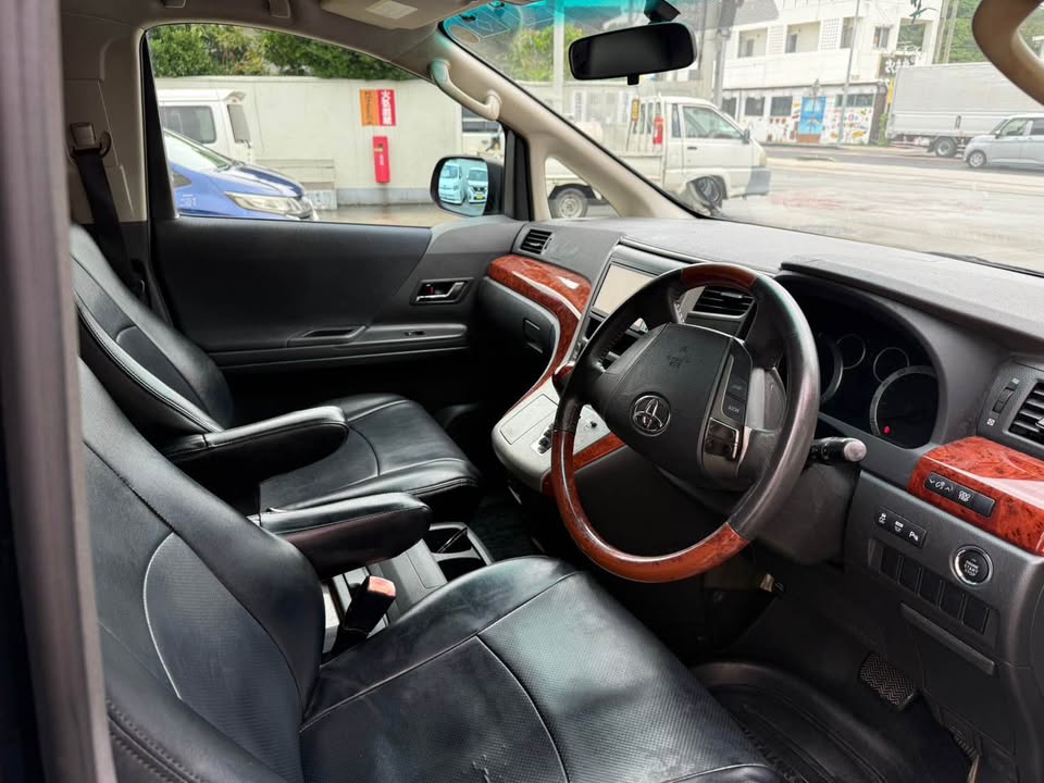 2010 Toyota Vellfire 2.4X Platinum
