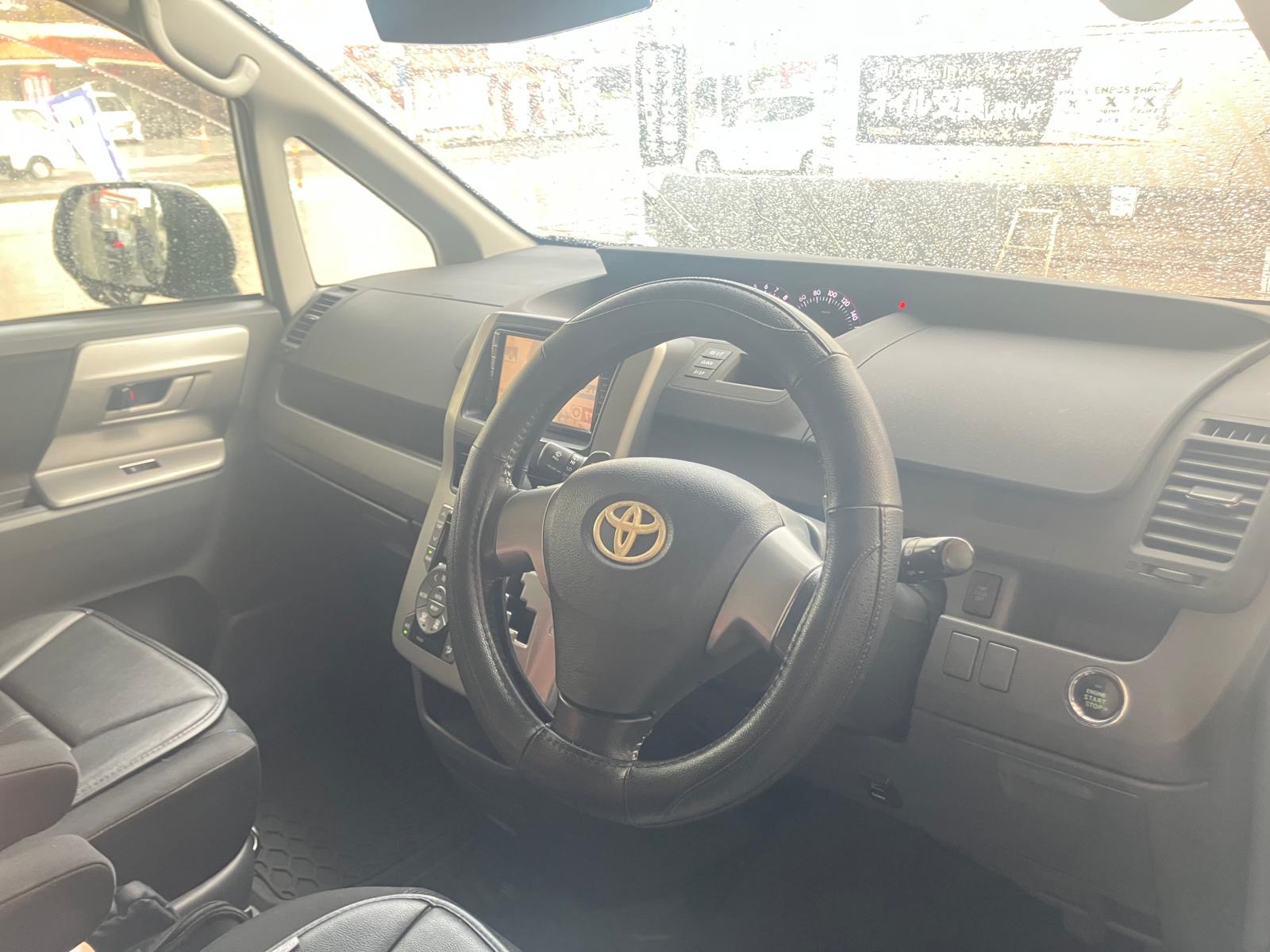 2009 Toyota Voxy