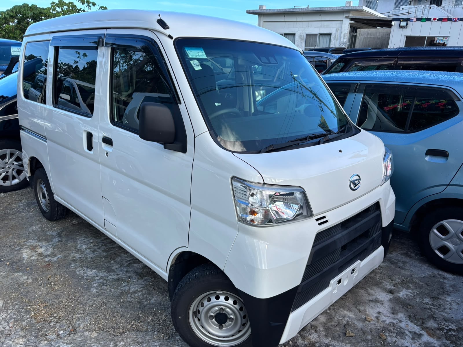 Daihatsu Hijet Cargo Deluxe SAIII** ✨🚗