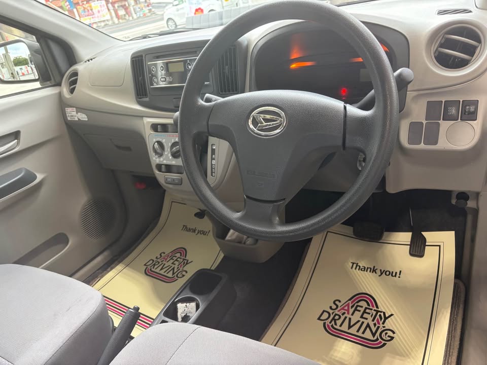 2016 Daihatsu Mira es L