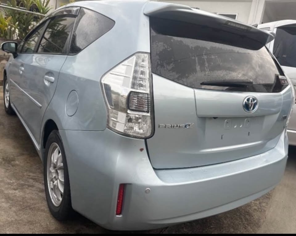 2012 Toyota Prius α