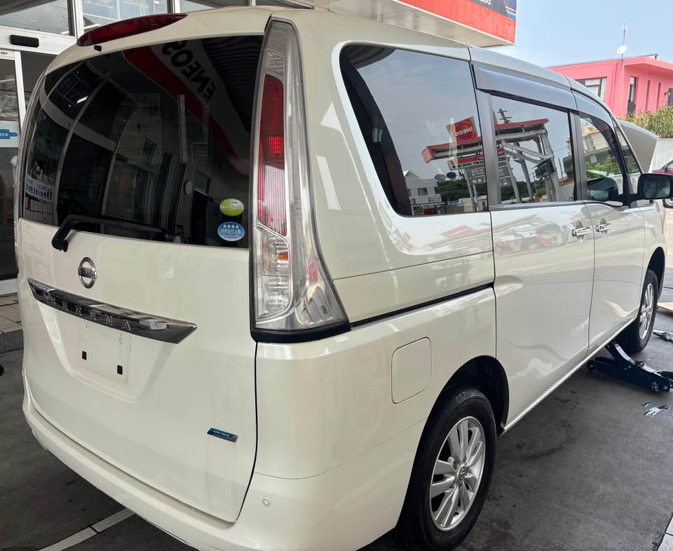 2011 Nissan Serena 20G