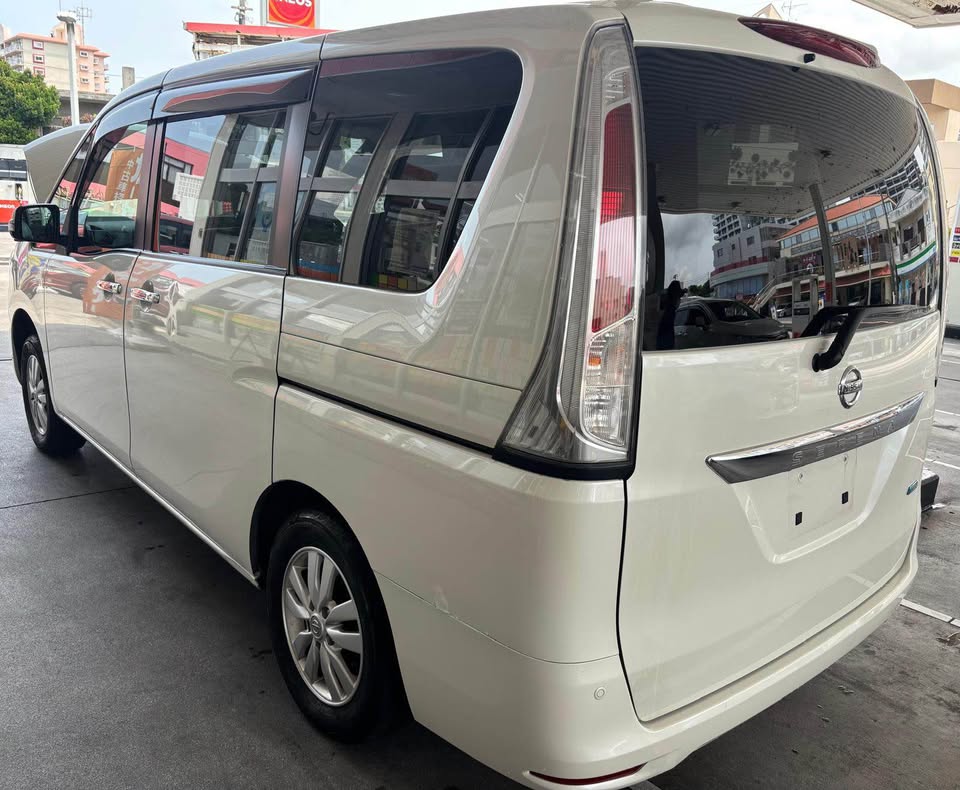 2011 Nissan Serena 20G